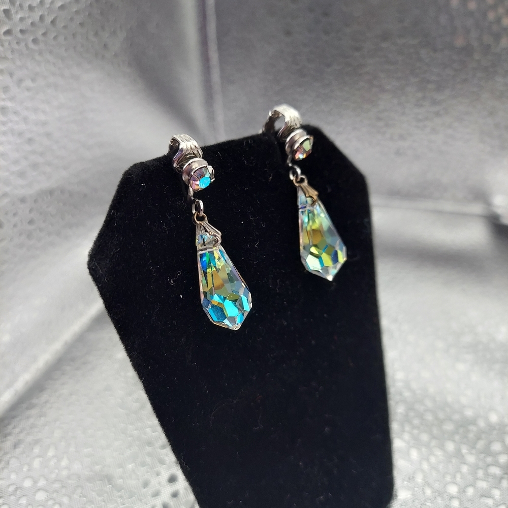 Vintage Iridescent Clip On Earrings. Unbranded & GC.